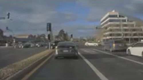 自動(dòng)駕駛時(shí)代 當(dāng)智能汽車遭遇傳統(tǒng)交通設(shè)施的規(guī)則難題